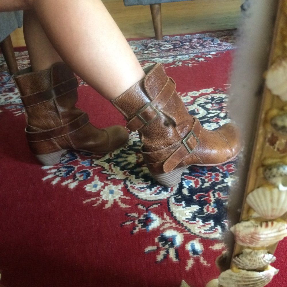 GeeWaWa (7) leather boots w/stacked heel